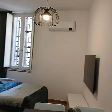View 4 דירה *